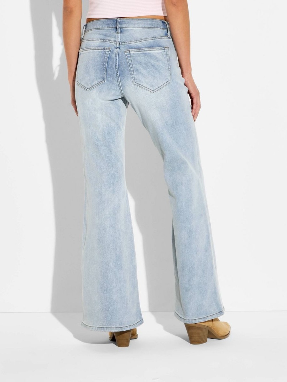 NWT Size 8 wild fable Light Wash Mid-Rise Flare Jeans - Picture 2 of 6